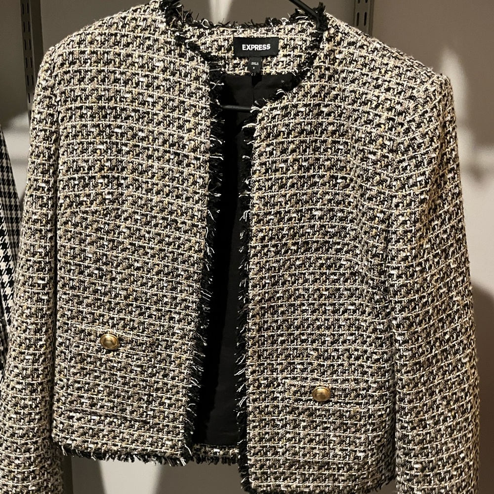 Business ladies! This is the perfect Blazer for your meetings/conferences